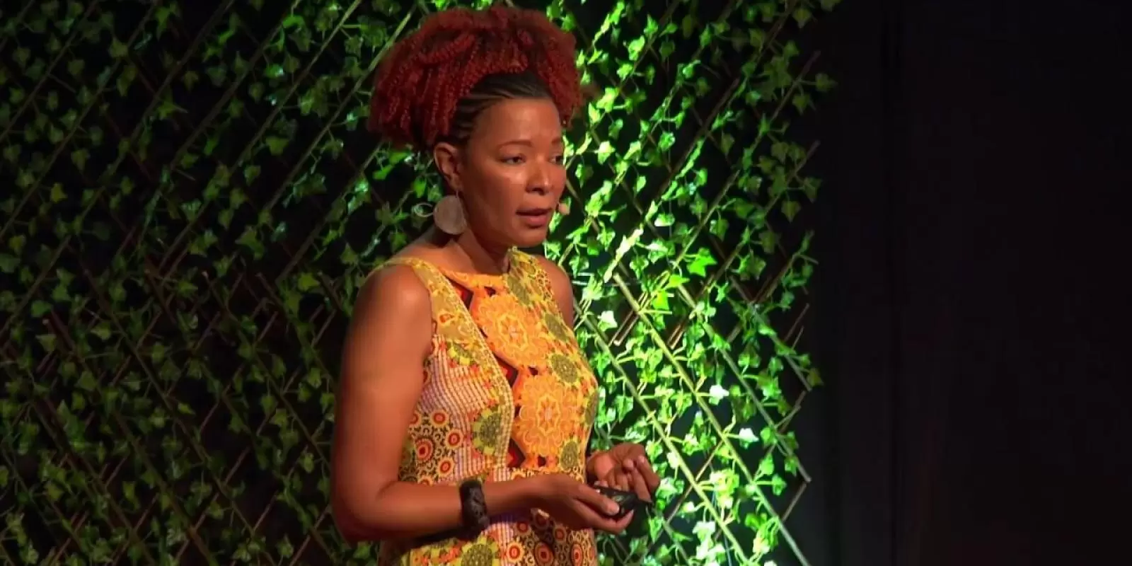 A literatura como direito humano | Bel Santos | TEDxSaoPauloSalon